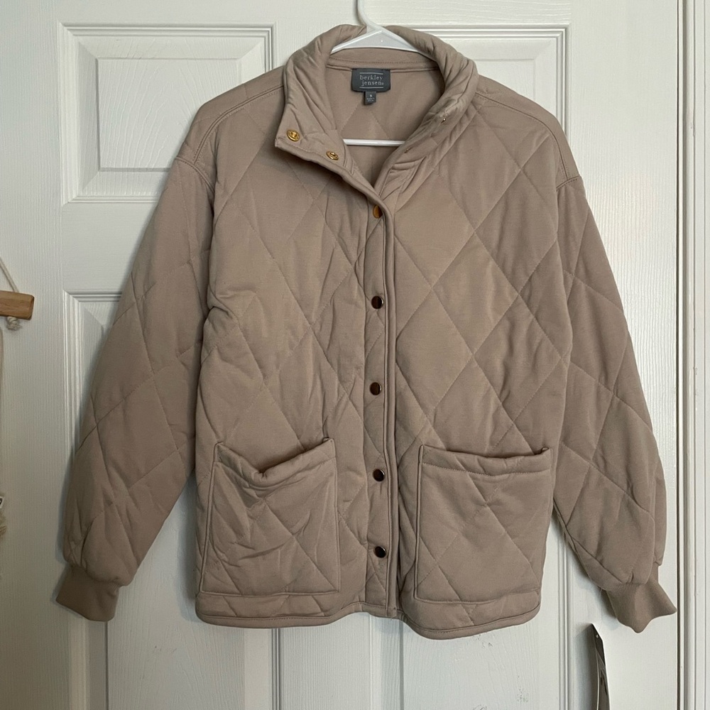 NWT Berkley Jensen Women’s Tan Quilted Jacket Size Small